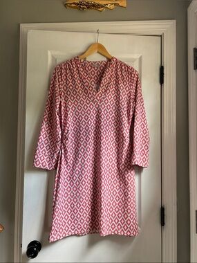 Ellie Kai Women’s Pink Geo Print Mini Dress - V-Neck Shift